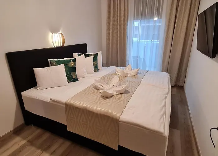 Alexandra Apartment *